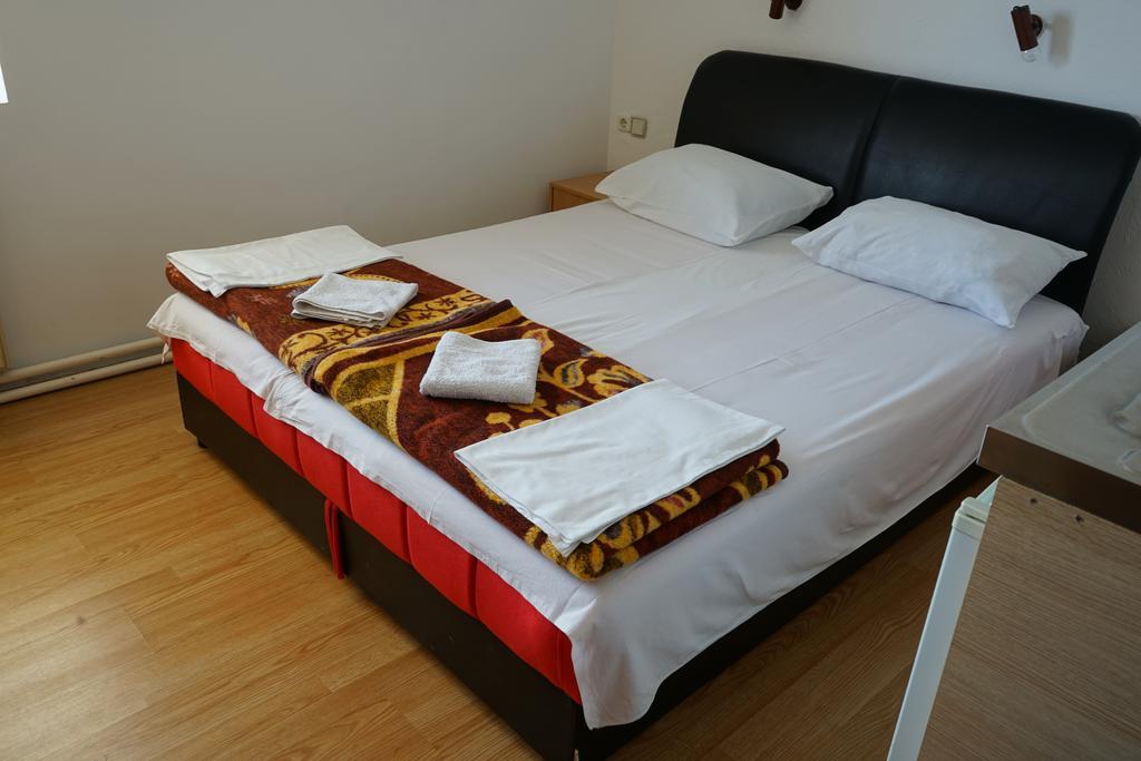 Lovac II Hotel Žabljak Buitenkant foto